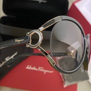 NWT Salvatore Ferragamo Black Oval Sunglasses